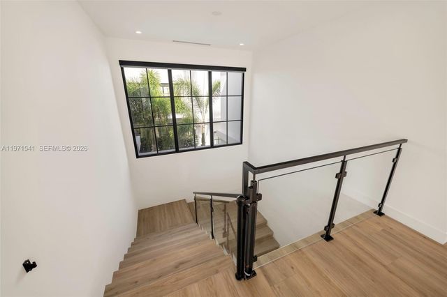 885 NE 76th St, Miami, FL 33138