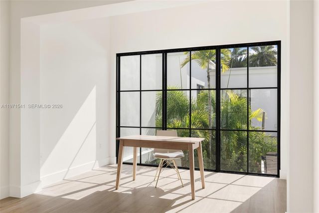 885 NE 76th St, Miami, FL 33138