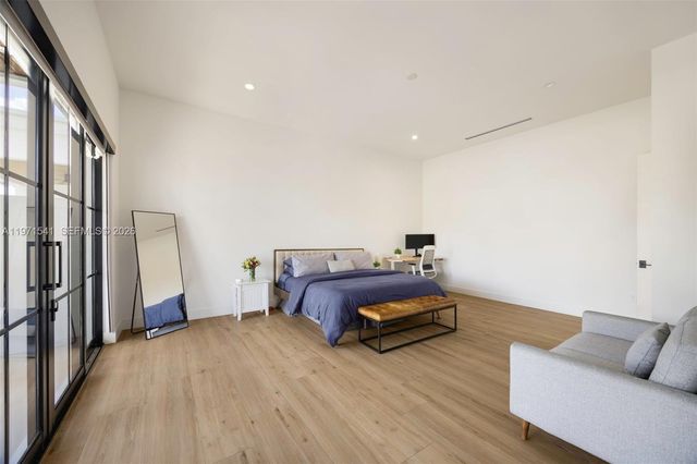 885 NE 76th St, Miami, FL 33138