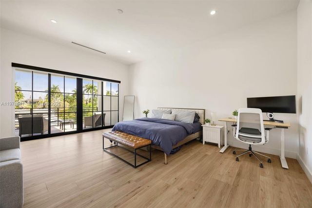 885 NE 76th St, Miami, FL 33138