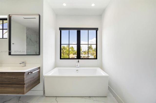 885 NE 76th St, Miami, FL 33138