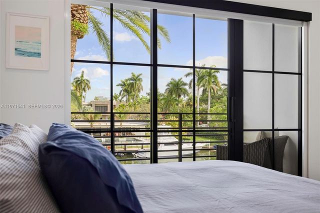 885 NE 76th St, Miami, FL 33138