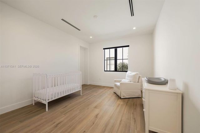 885 NE 76th St, Miami, FL 33138