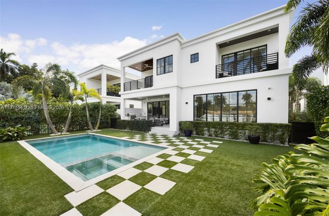 885 NE 76th St, Miami, FL 33138