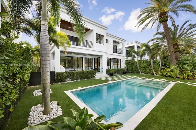 885 NE 76th St, Miami, FL 33138