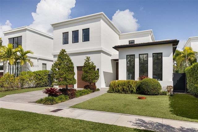 885 NE 76th St, Miami, FL 33138