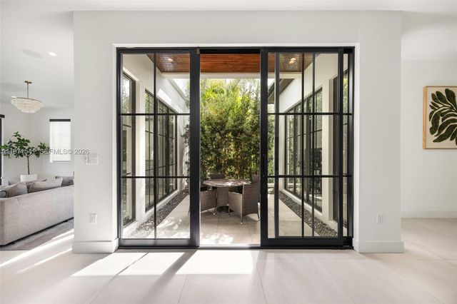 885 NE 76th St, Miami, FL 33138