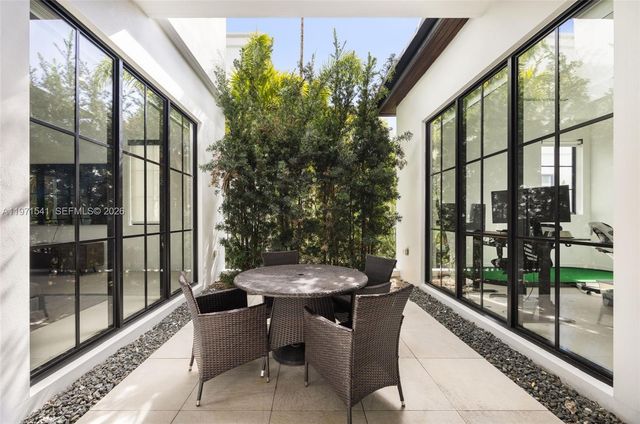 885 NE 76th St, Miami, FL 33138