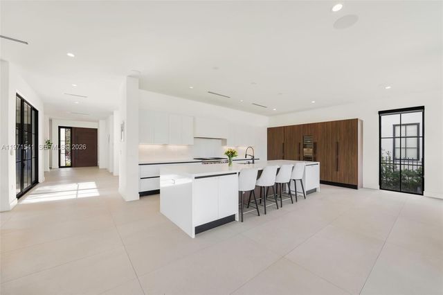 885 NE 76th St, Miami, FL 33138