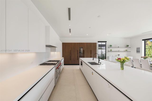 885 NE 76th St, Miami, FL 33138