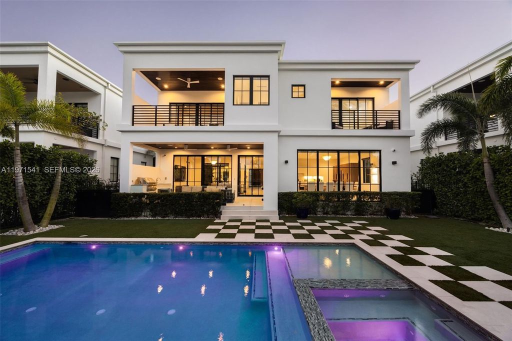 885 NE 76th St, Miami, FL 33138