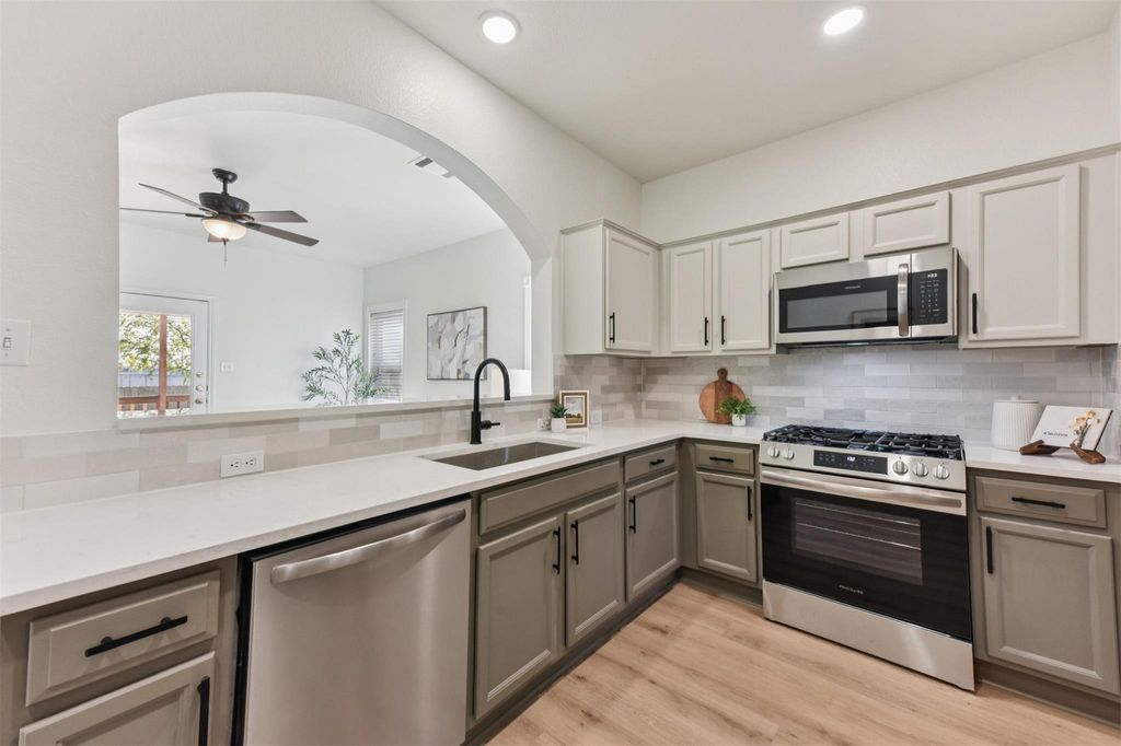 812 Northcreek BLVD, Leander, TX 78641