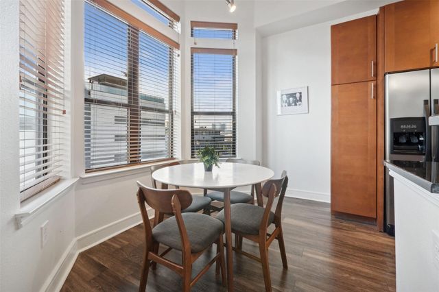 2800 Kirby Drive B, Houston, TX 77098