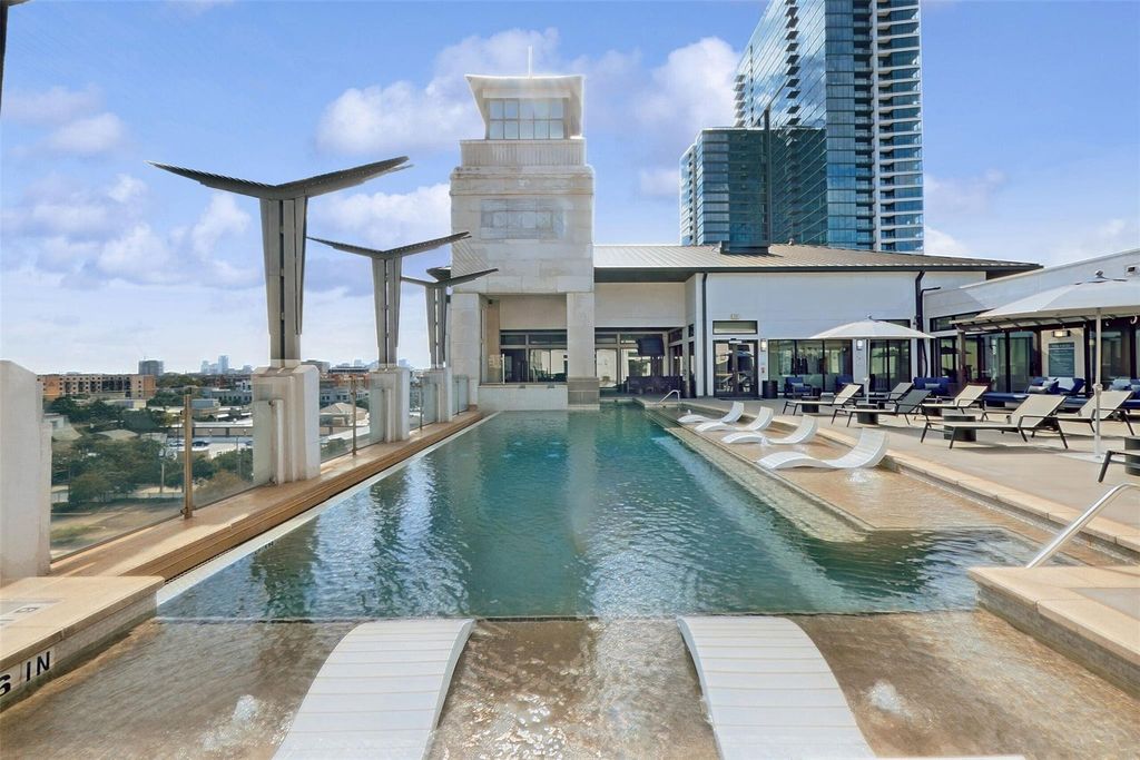 2800 Kirby Drive B, Houston, TX 77098