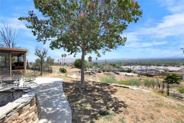 6198 Limonite, Jurupa Valley, CA 92509