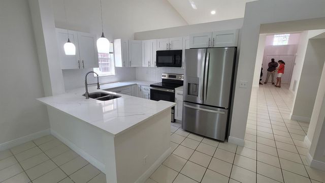 7570 DIAMOND POINTE Circle, Delray Beach, FL 33446