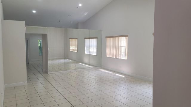 7570 DIAMOND POINTE Circle, Delray Beach, FL 33446
