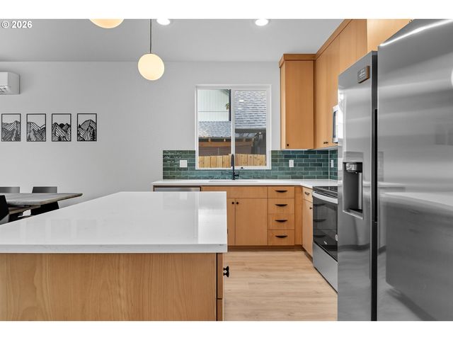 817 Ne 94TH Ave, Portland, OR 97220