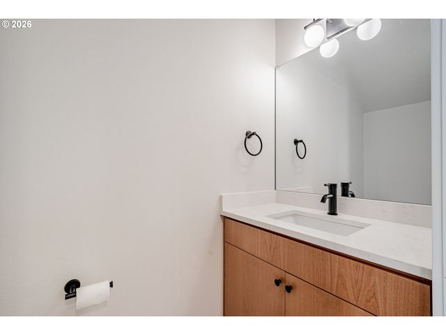 817 Ne 94TH Ave, Portland, OR 97220