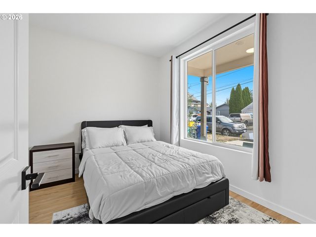 817 Ne 94TH Ave, Portland, OR 97220