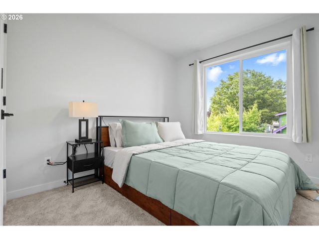 817 Ne 94TH Ave, Portland, OR 97220