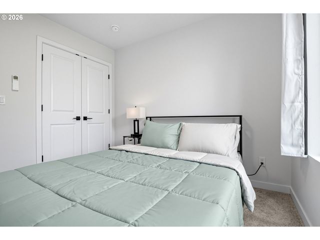 817 Ne 94TH Ave, Portland, OR 97220