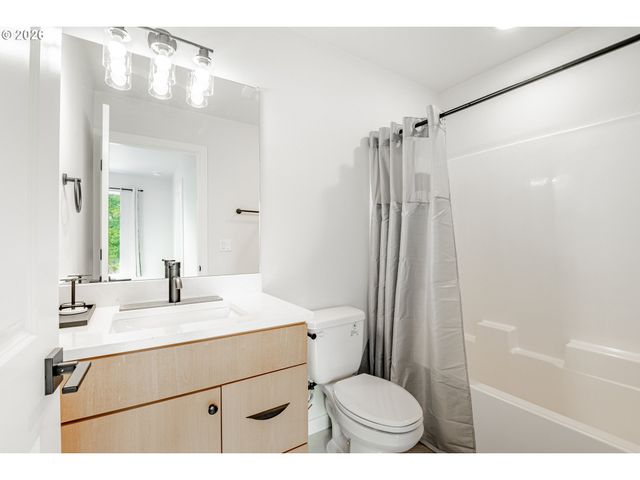 817 Ne 94TH Ave, Portland, OR 97220