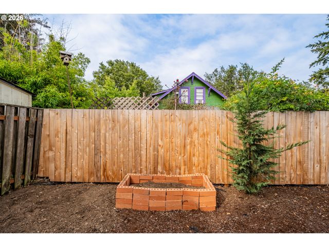 817 Ne 94TH Ave, Portland, OR 97220