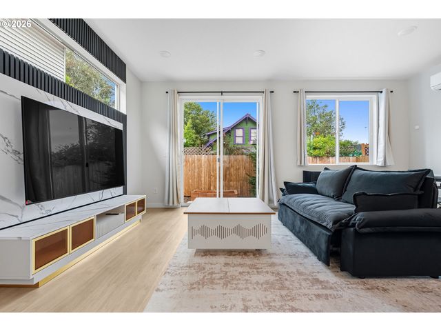 817 Ne 94TH Ave, Portland, OR 97220