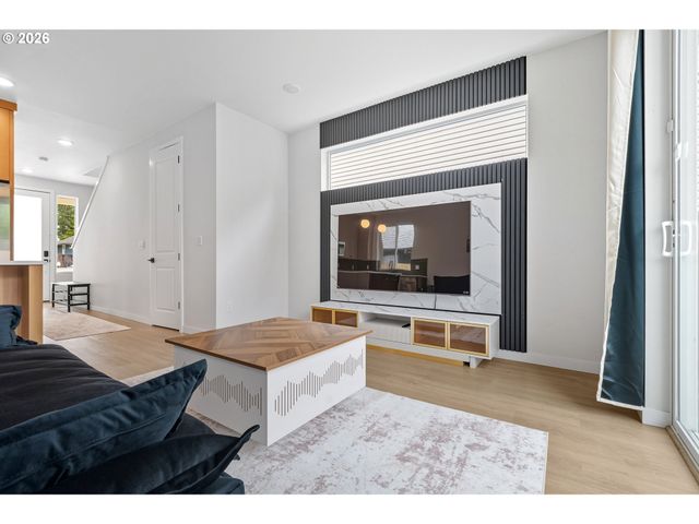 817 Ne 94TH Ave, Portland, OR 97220