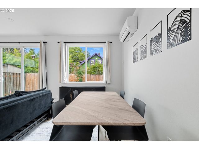 817 Ne 94TH Ave, Portland, OR 97220
