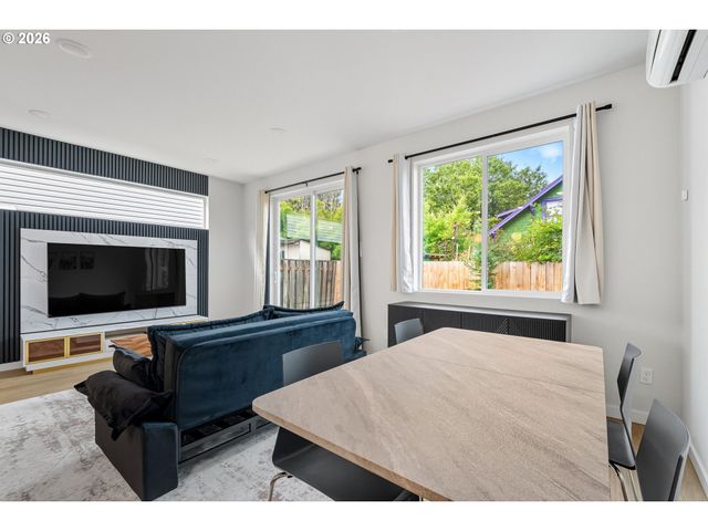 817 Ne 94TH Ave, Portland, OR 97220