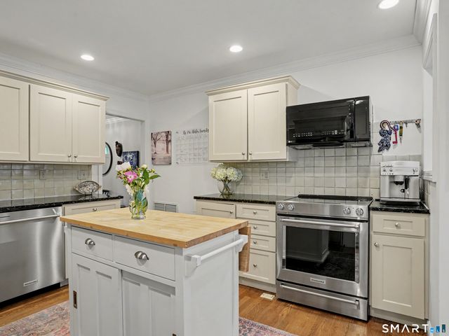 3 Pheasant Court, Norwalk, CT 06854