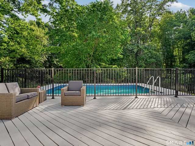 3 Pheasant Court, Norwalk, CT 06854
