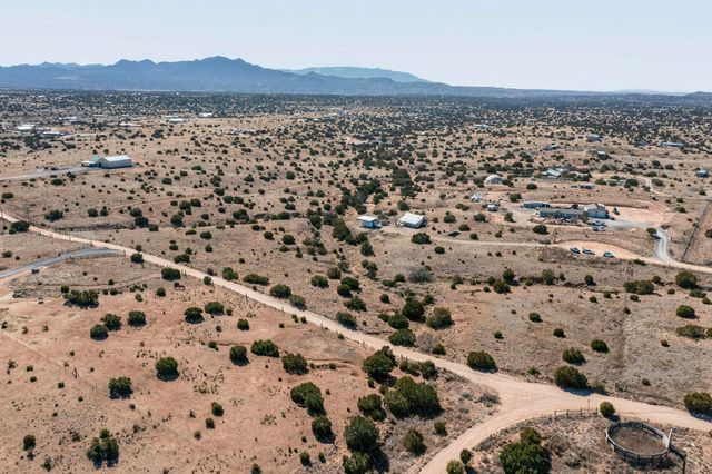 26 Jennifer Way, Santa Fe, NM 87508