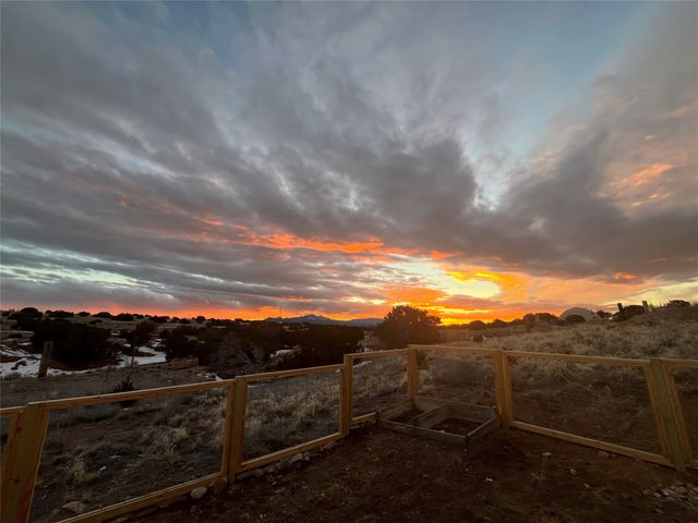 26 Jennifer Way, Santa Fe, NM 87508