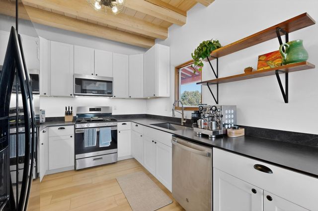 26 Jennifer Way, Santa Fe, NM 87508