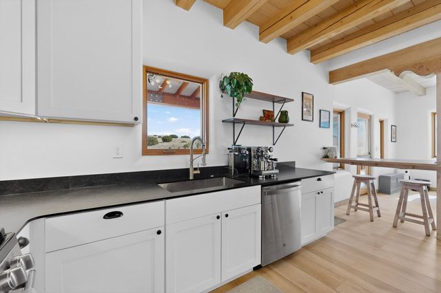 26 Jennifer Way, Santa Fe, NM 87508