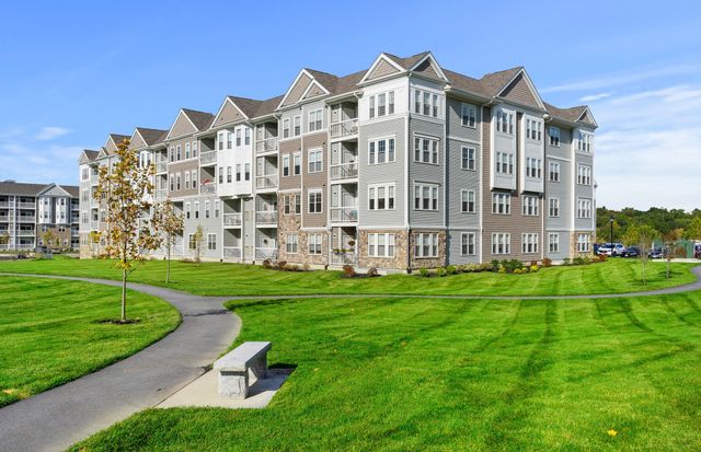 8 Peters Farm Way 113, Westborough, MA 01581