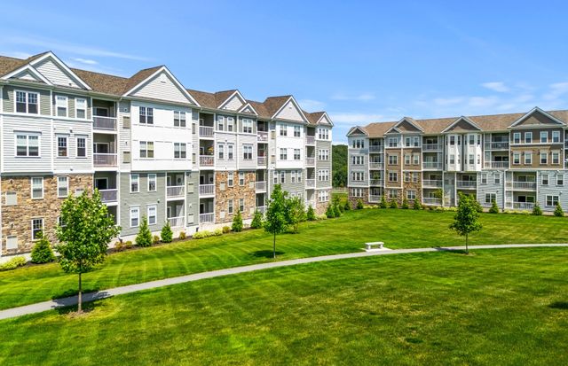 8 Peters Farm Way 113, Westborough, MA 01581