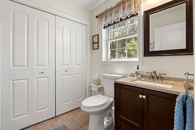 34 Amesbury Ave, Amesbury, MA 01913