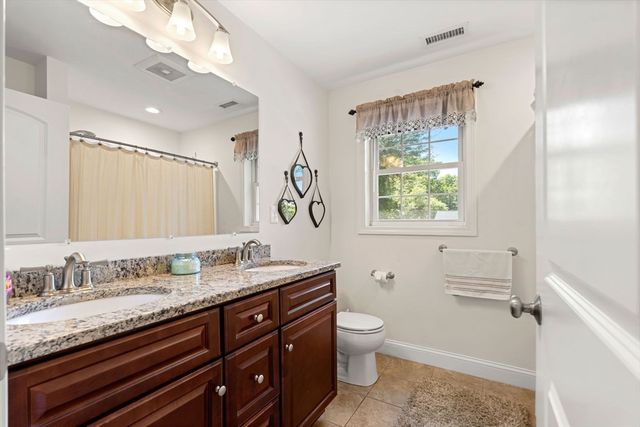 34 Amesbury Ave, Amesbury, MA 01913
