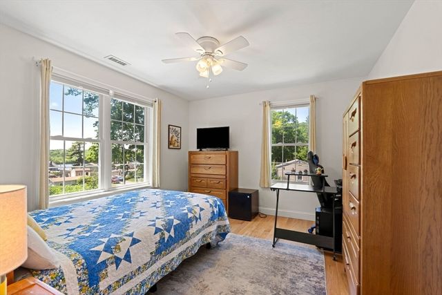 34 Amesbury Ave, Amesbury, MA 01913