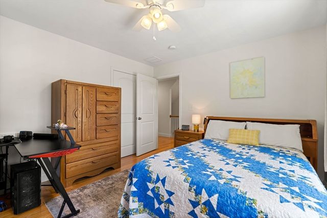 34 Amesbury Ave, Amesbury, MA 01913