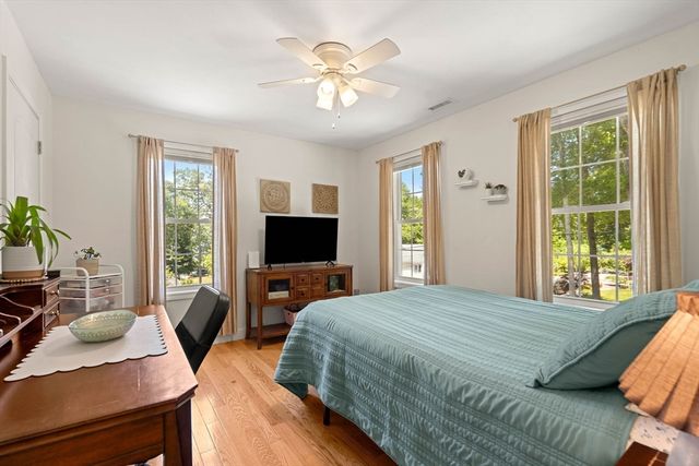 34 Amesbury Ave, Amesbury, MA 01913