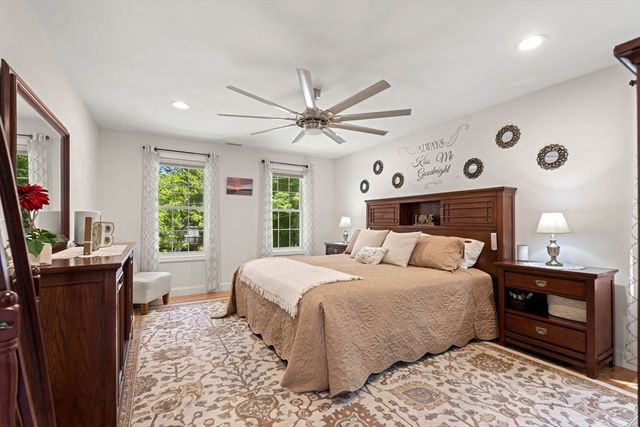 34 Amesbury Ave, Amesbury, MA 01913