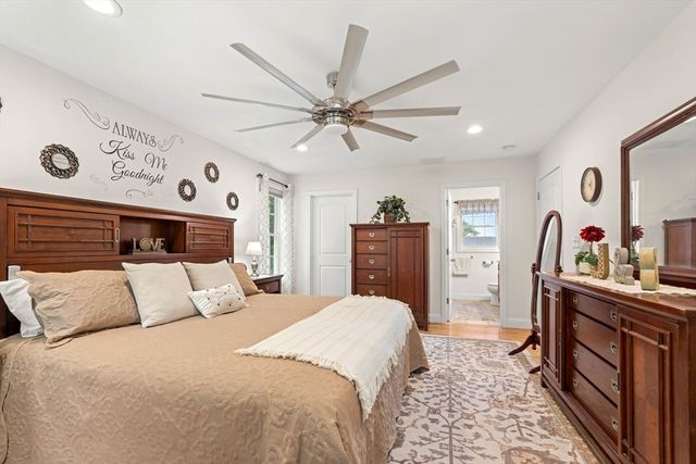 34 Amesbury Ave, Amesbury, MA 01913