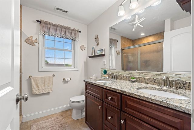 34 Amesbury Ave, Amesbury, MA 01913