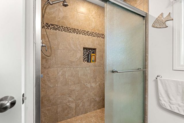 34 Amesbury Ave, Amesbury, MA 01913