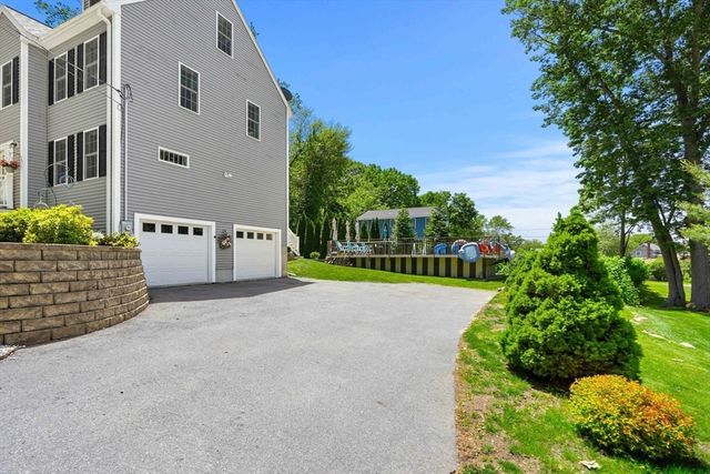 34 Amesbury Ave, Amesbury, MA 01913